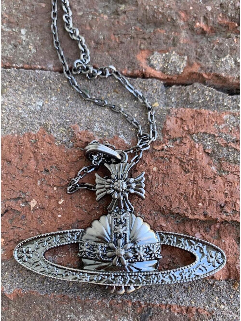 Vivienne Westwood orb Necklace Mint Large Flower Vintage Floral Punk Gray